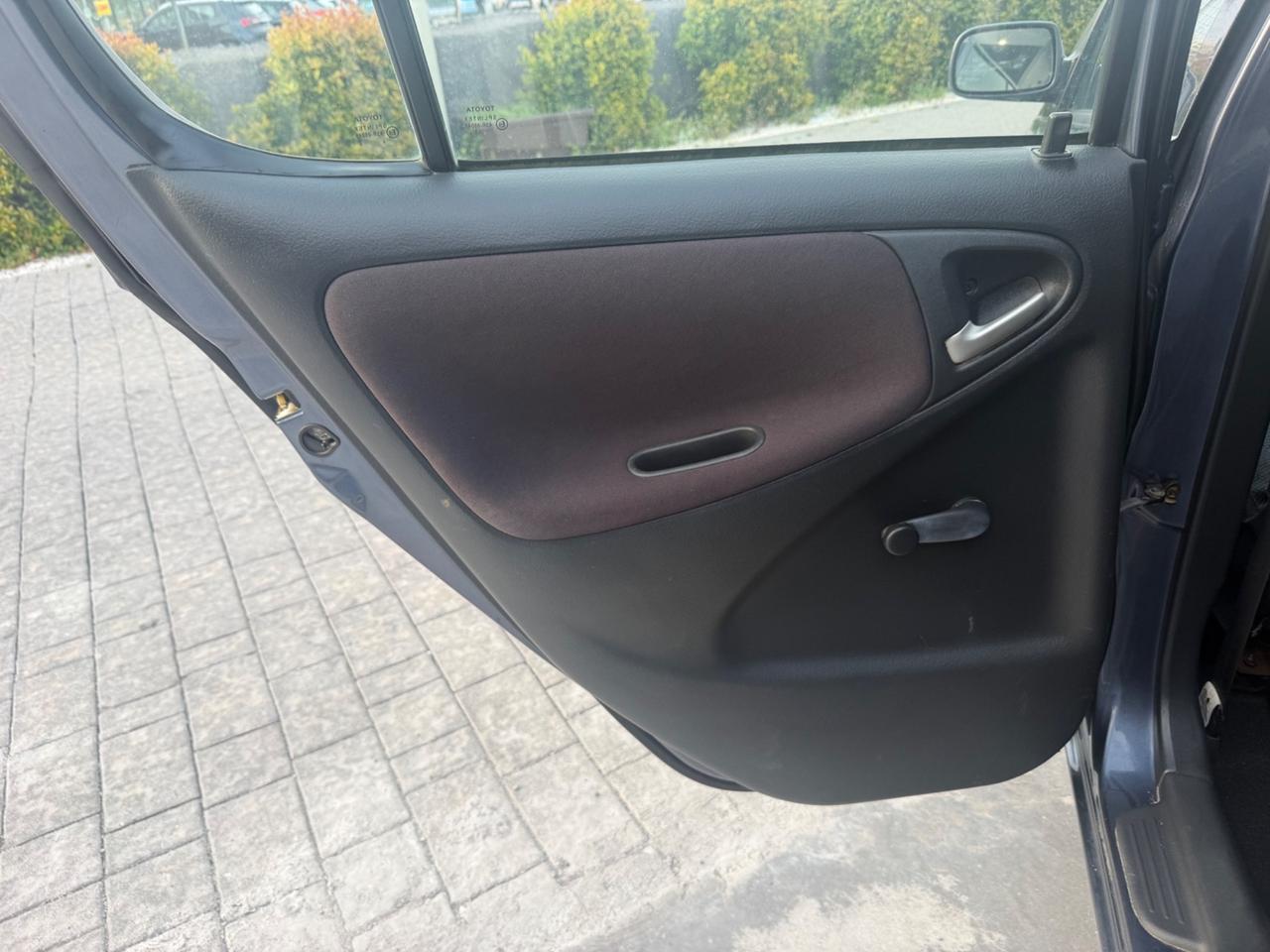 Toyota Yaris 1.0i 16V cat 5 porte Sol Blue