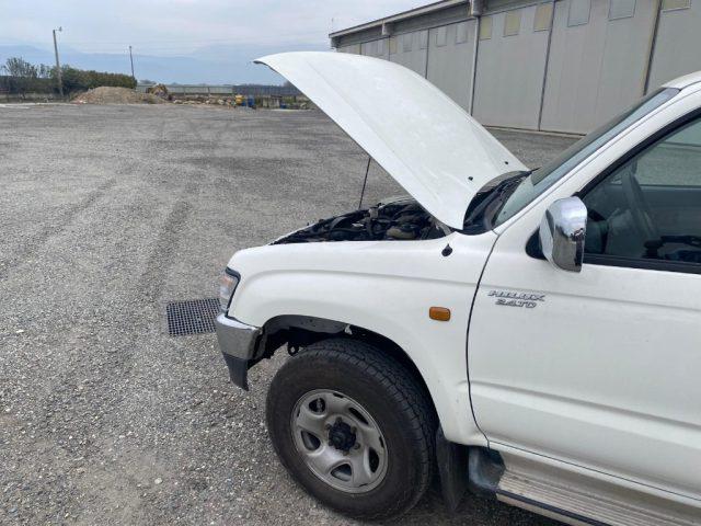 TOYOTA Hilux 2.4 TD 4WD 2/2 Extra Cab Pup. SR5