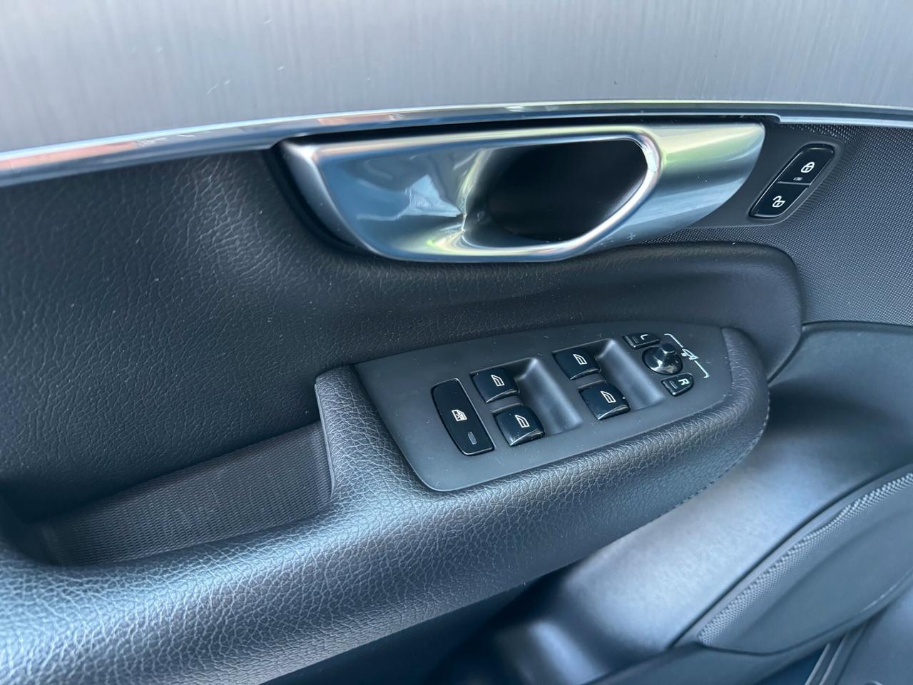 Volvo XC 90 XC90 B5 AWD GEARTR MOMENTUM HYBRID GARAN24ME