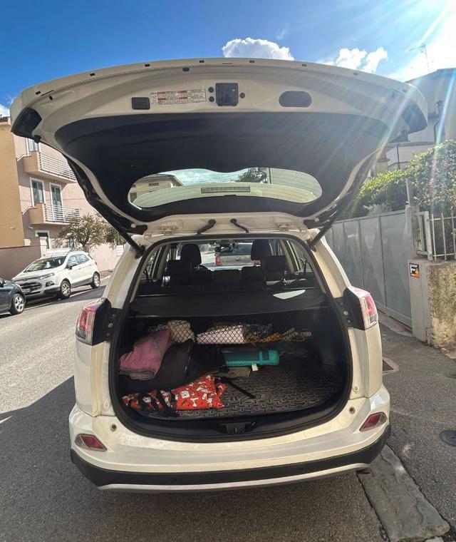 TOYOTA RAV 4 RAV4 2.0 D-4D 2WD Business