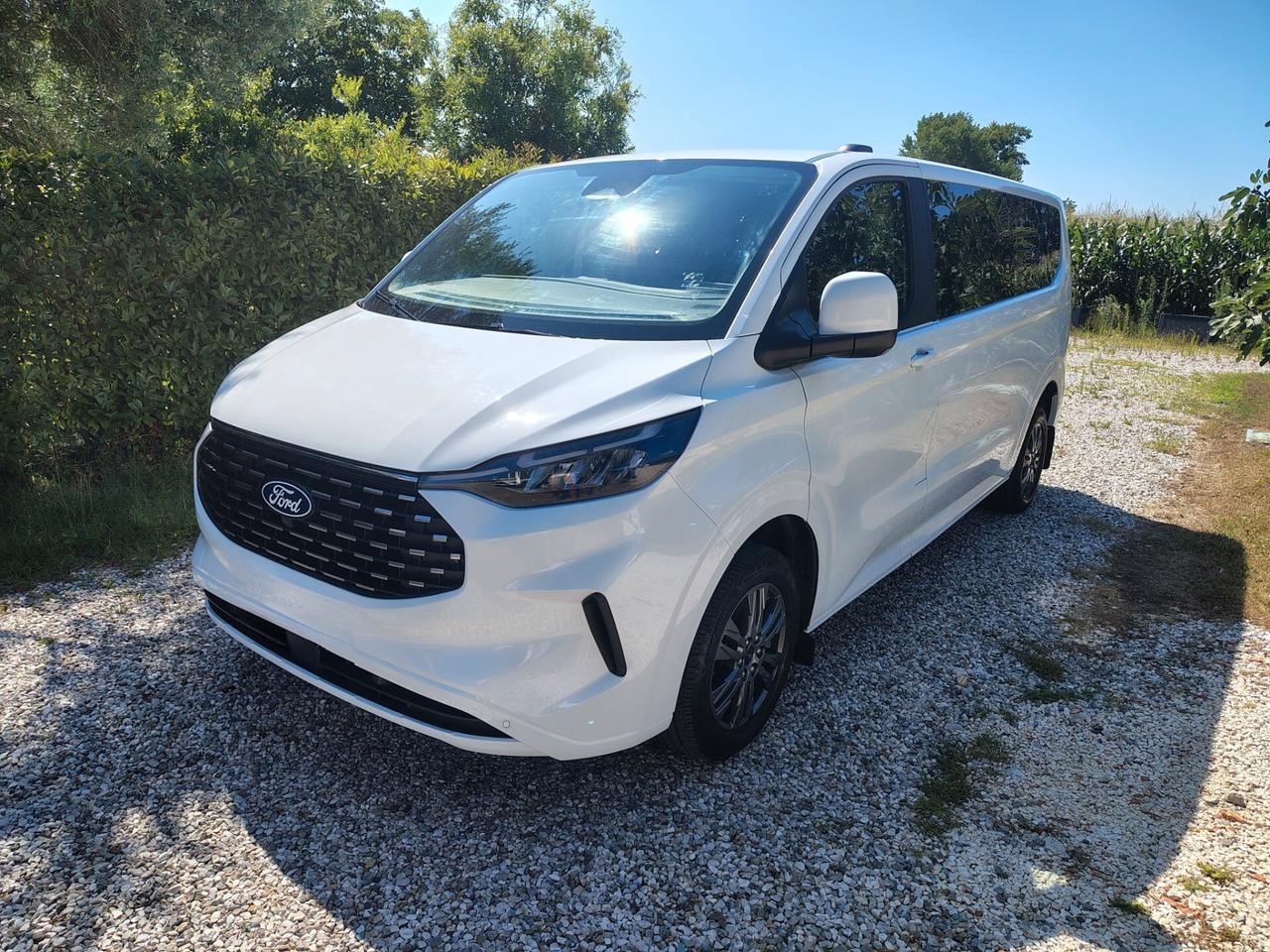 Ford Tourneo Custom 2.0 ecoblue 136cv Titanium 6m L2H1 Minivan