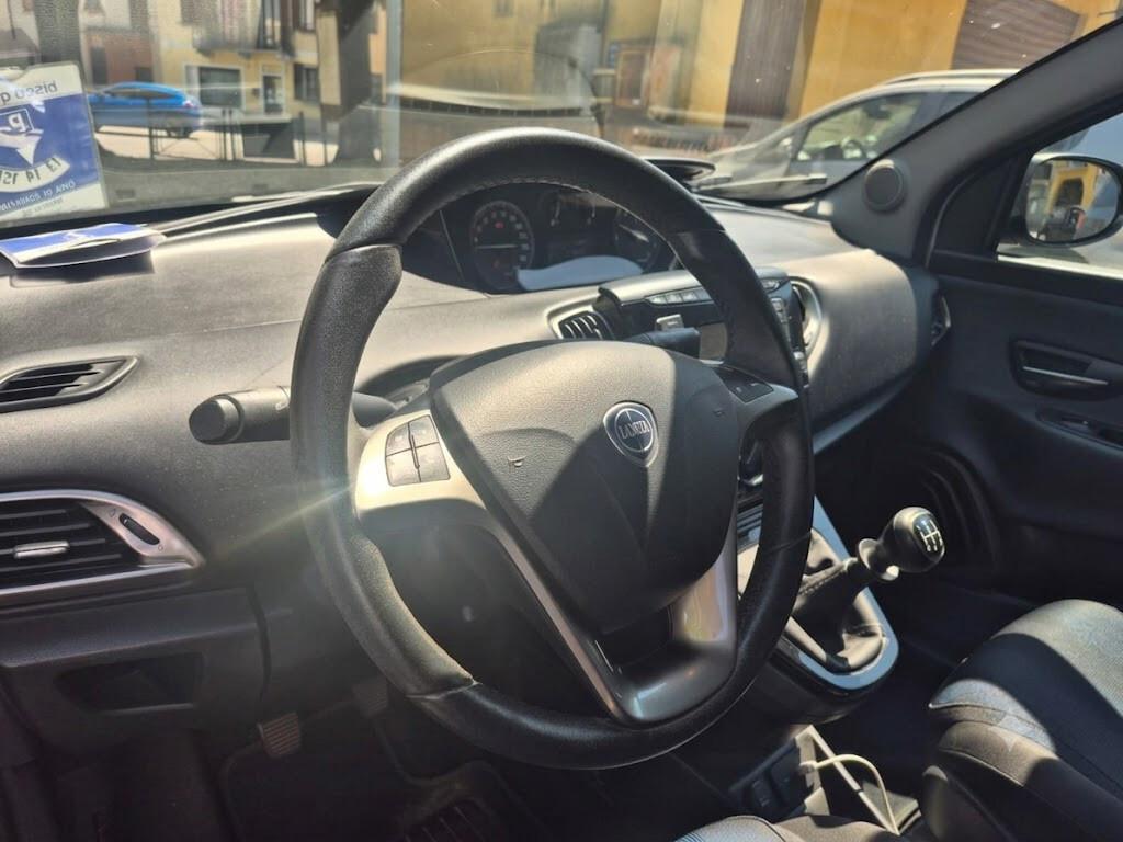 Lancia Ypsilon 1.2 69 CV 5 porte Elefantino Blu