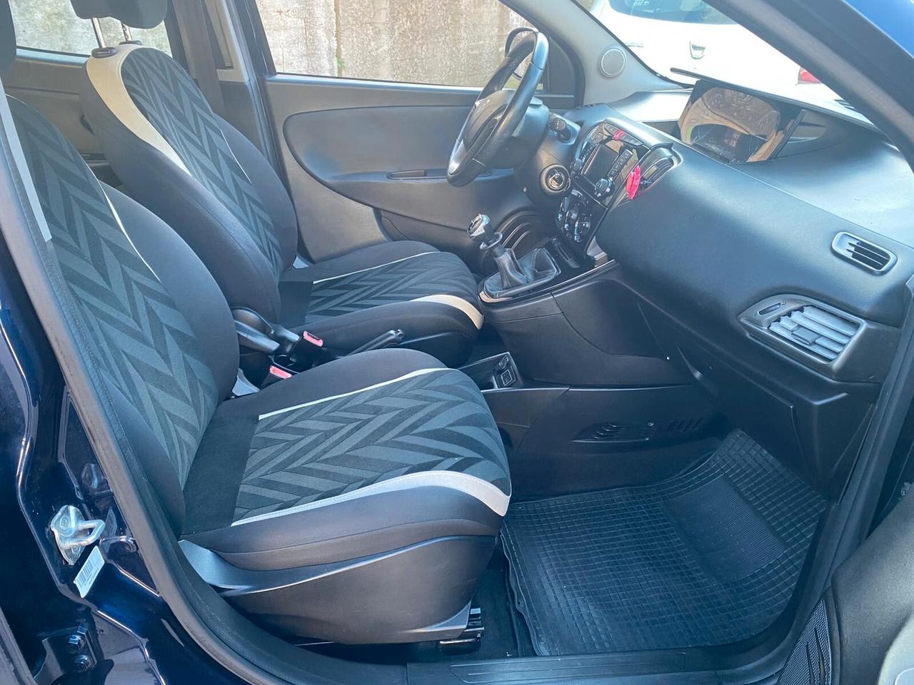 Lancia Ypsilon 1.2 69 CV 5 porte full opt restyling 2016