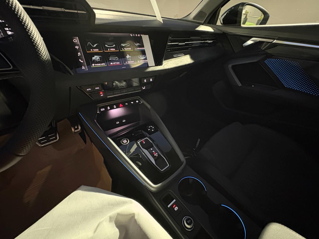 NEW Audi A3 SPORTBACK IDENTITY BLACK TDI 110 kW S tronic line edition TETTO APRIBILE