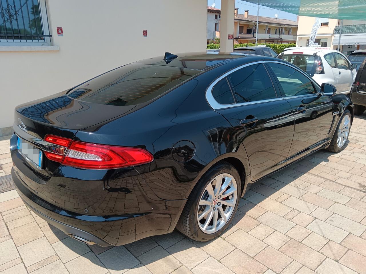 Jaguar XF 2.2 D 200 CV Luxury