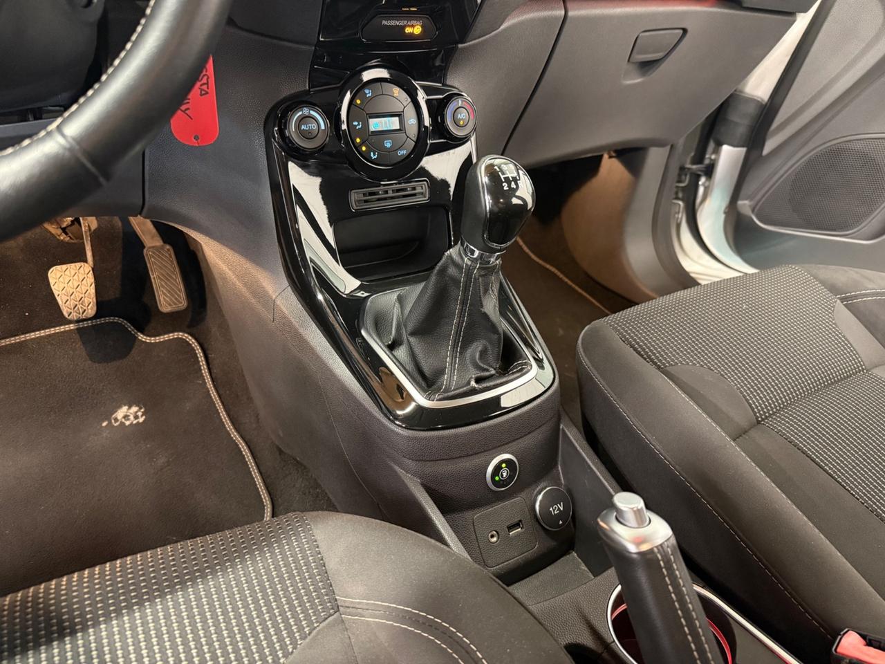 Ford Fiesta 1.4 5p. Bz.- GPL Titanium