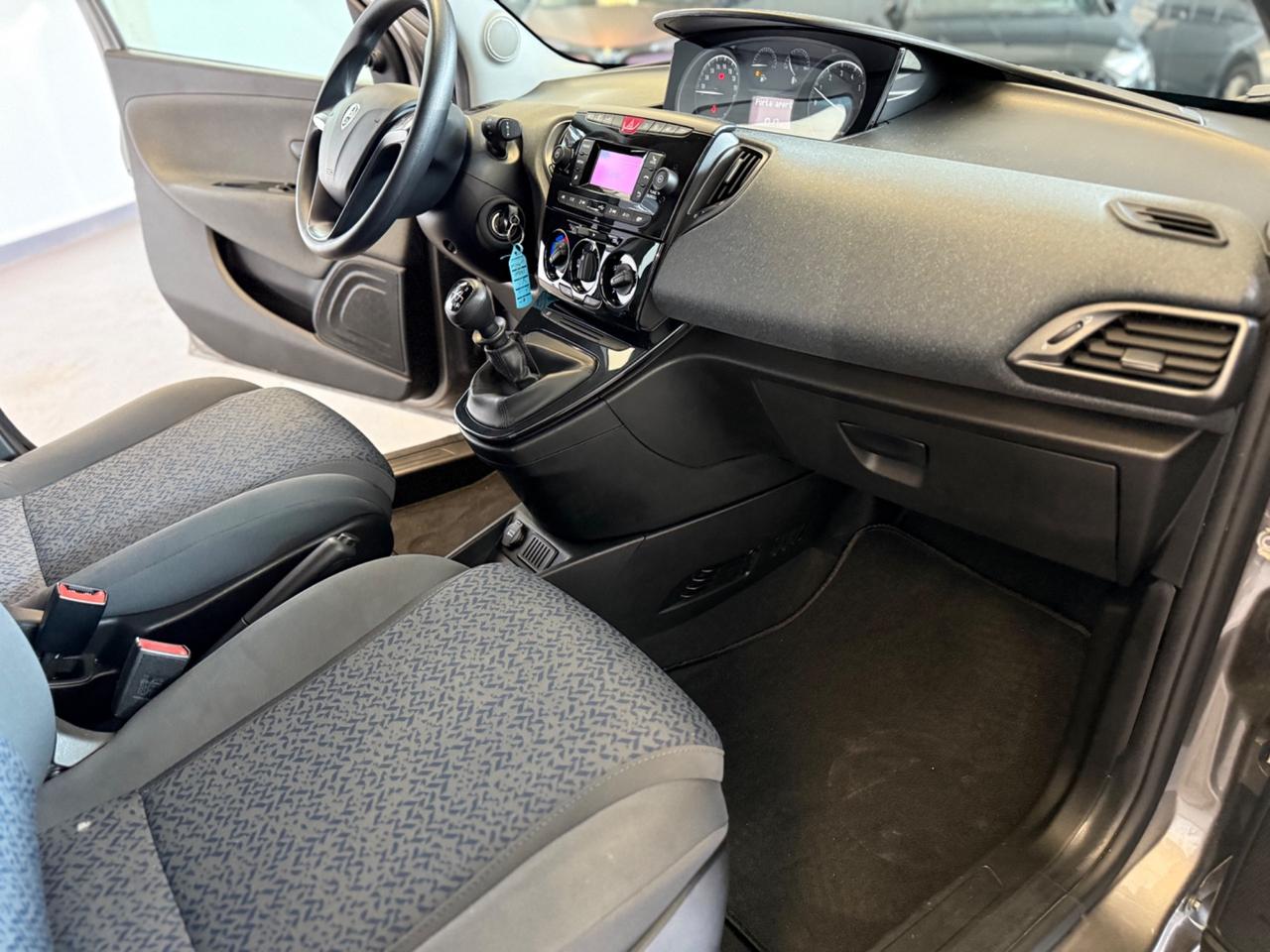 Lancia Ypsilon 1.0 FireFly 5 porte S&S Hybrid Ecochic Silver