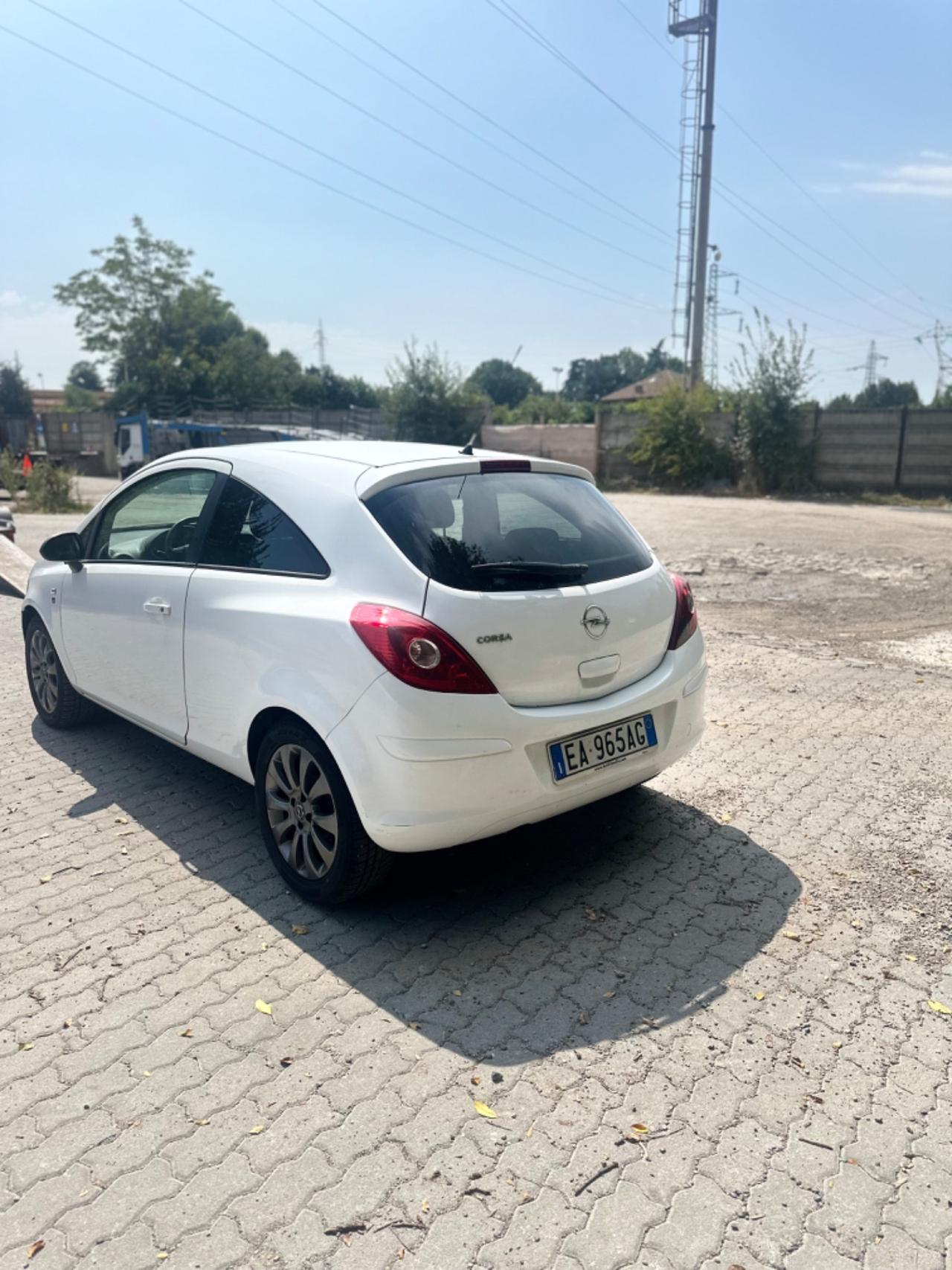 Opel Corsa 1.2 3 porte Club