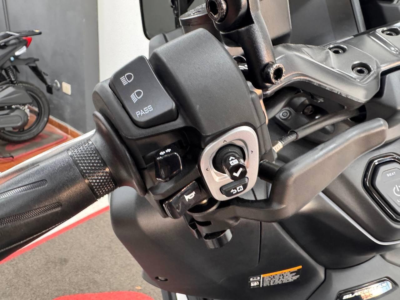 Yamaha T Max 560 25th Anniversary Black PROMO AGOSTO