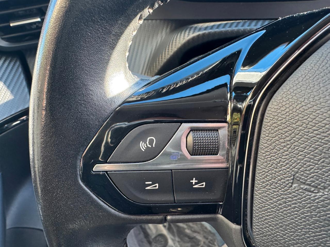 Peugeot 2008 BlueHDi 100 S&S Allure