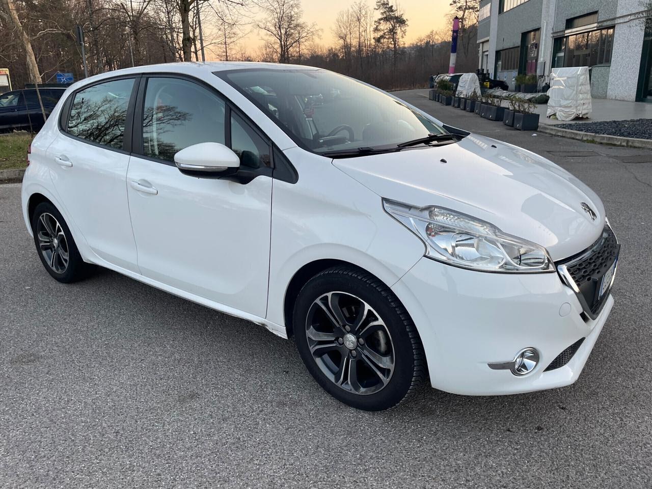 Peugeot 208 PureTech 82 5 porte*Neopatentati*Sonsori