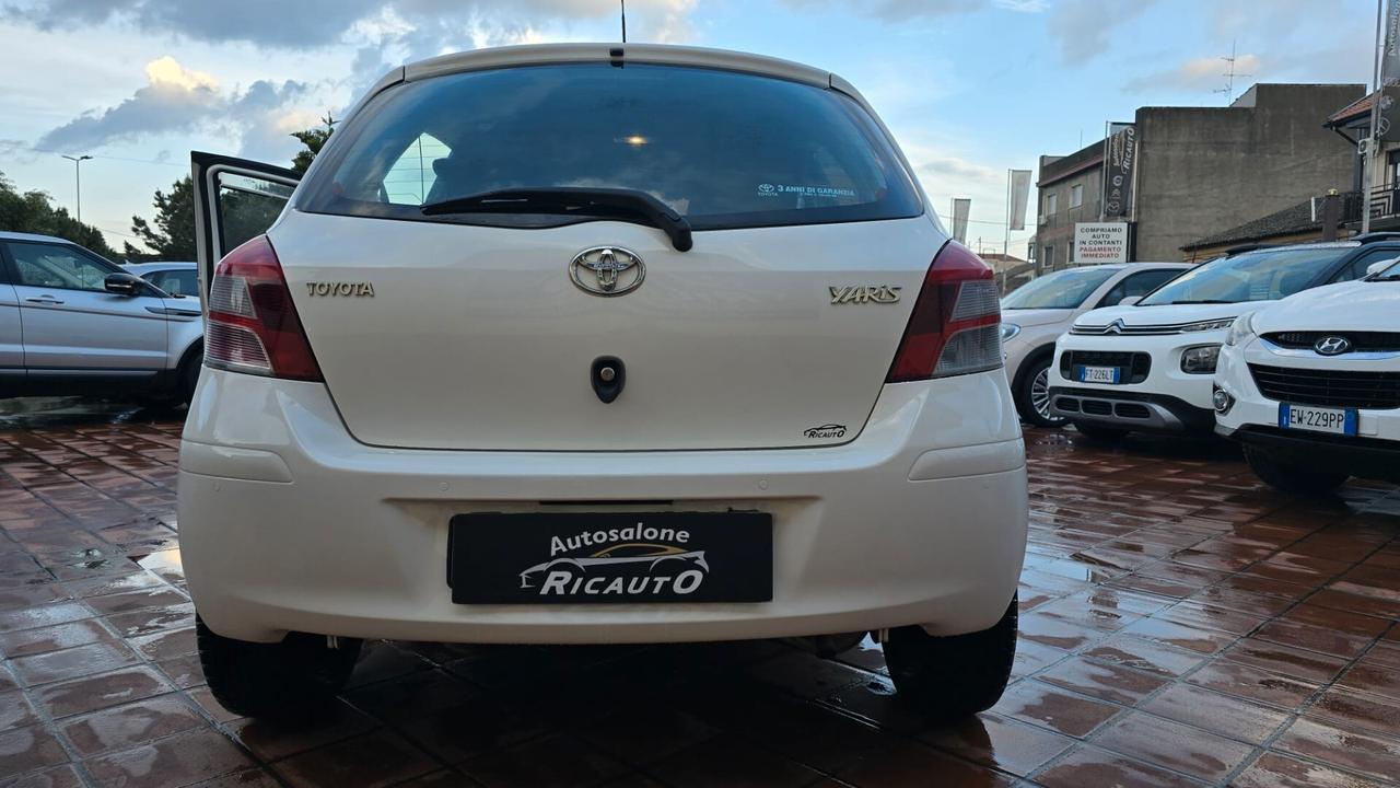 Toyota Yaris 1.0 5 porte Now