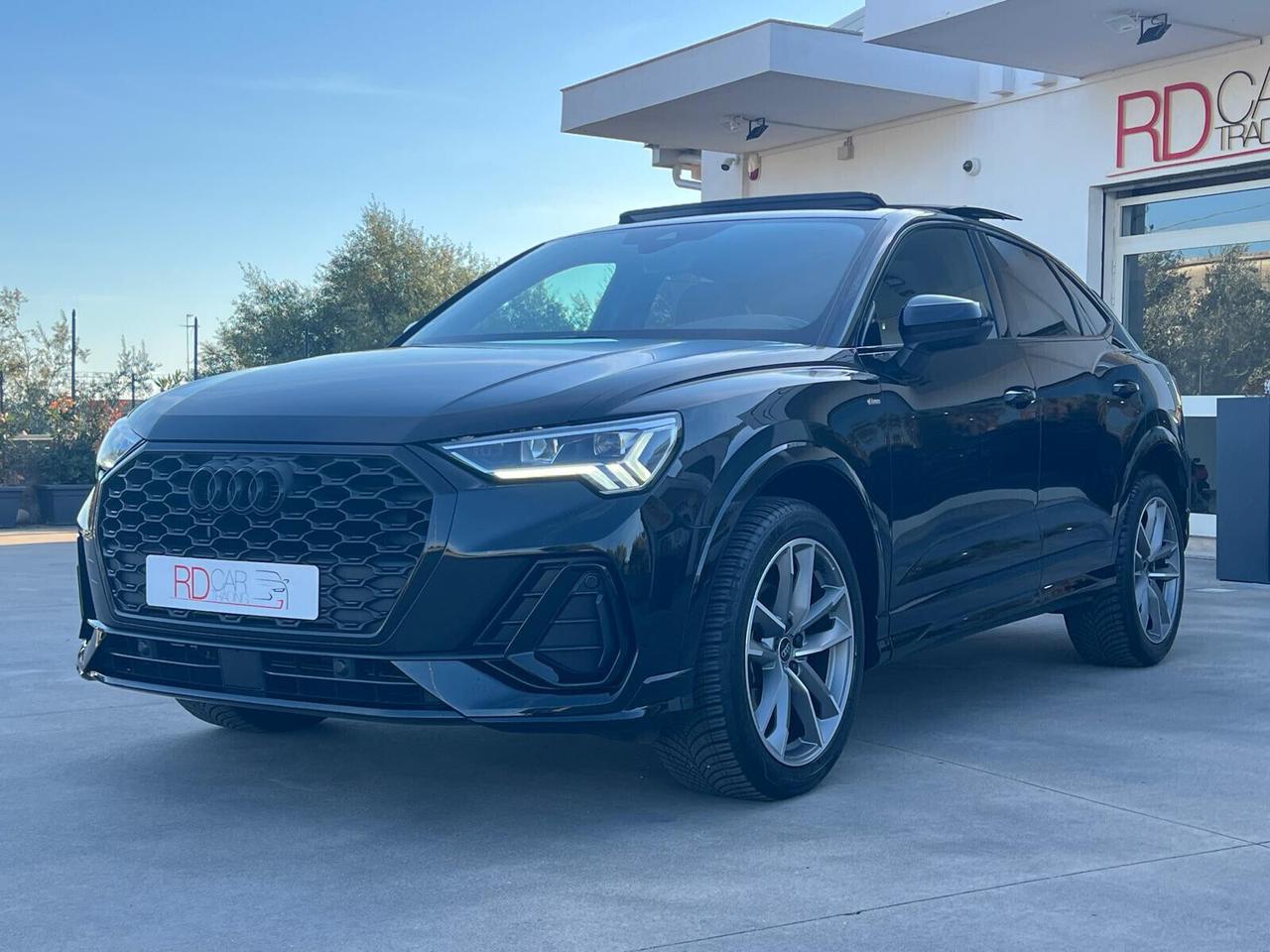 Audi Q3 Sportback S-line *tetto FULL Black