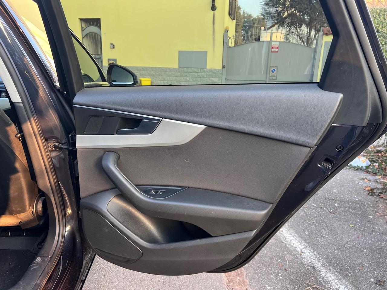 Audi A4 2.0 35 TDI Business Sport #8876