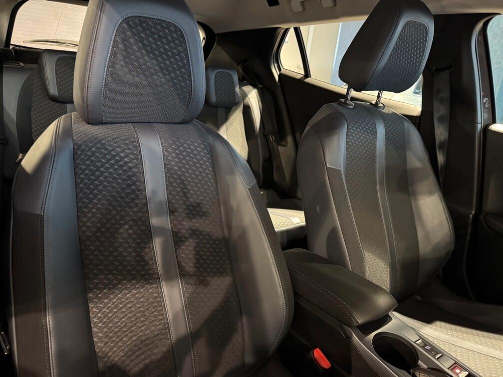 Peugeot 2008 1.5 bluehdi Allure Navi Led Cam App conn 17" Neopat