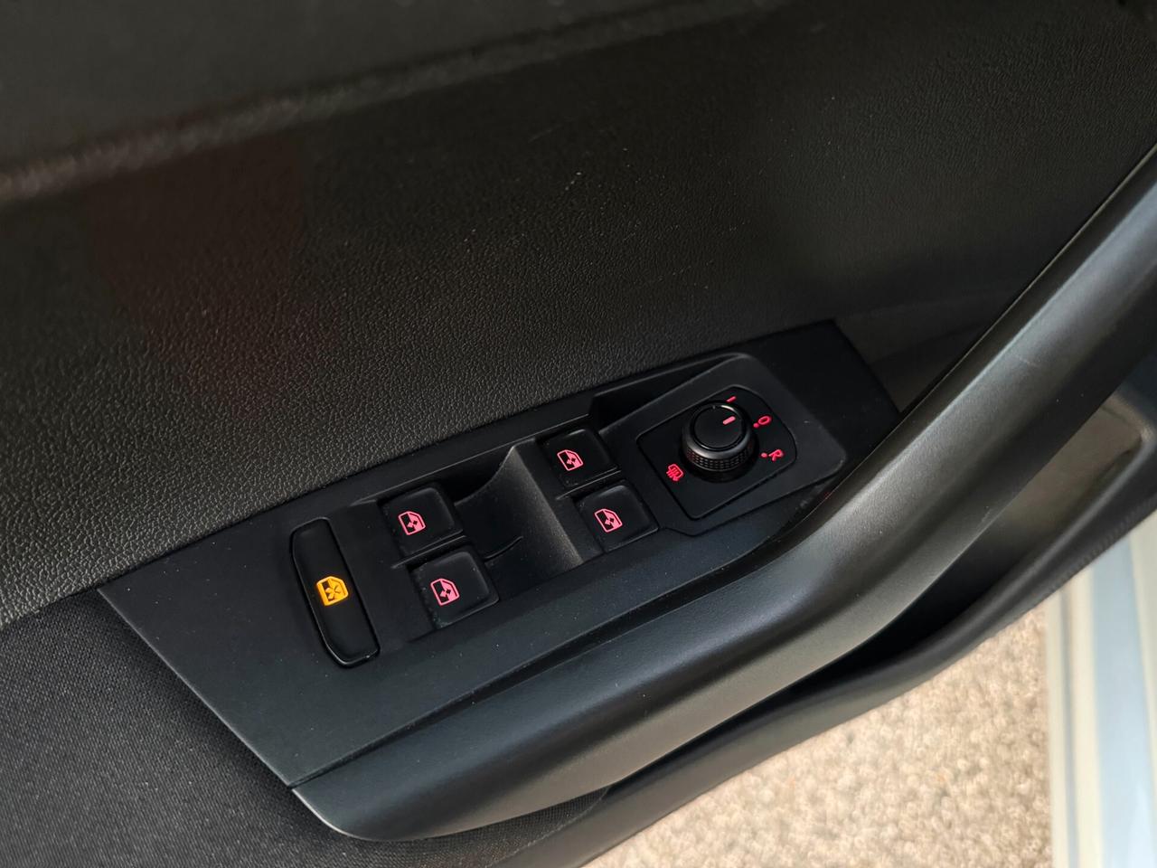 Volkswagen Polo/1.6 TDI 80CV/NEOPATENTATI/LED/5 POSTI