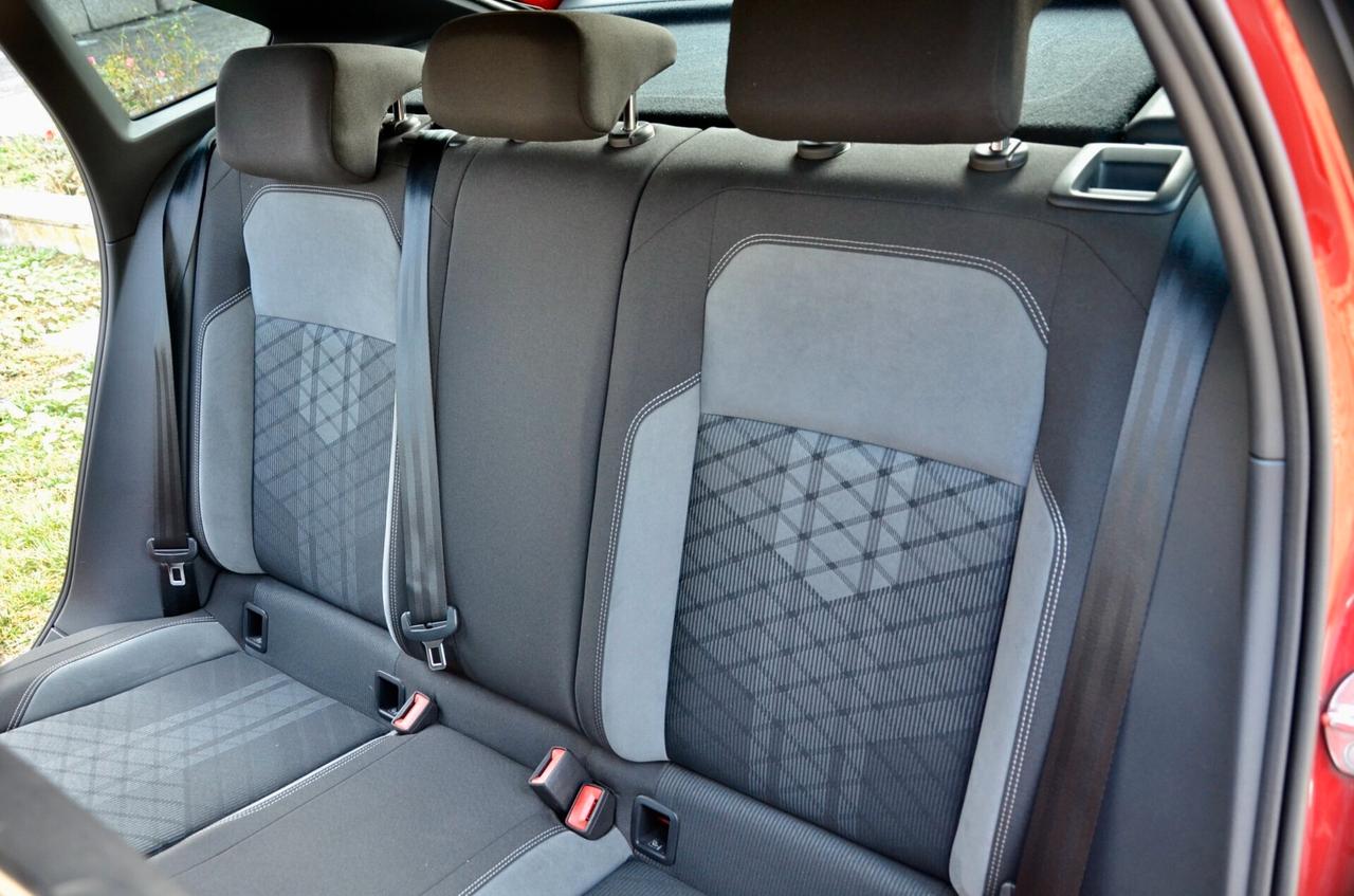 VOLKSWAGEN TAIGO 1.0 TSI R-LINE 110cv, UNICOPROPRIETARIO, SERVICE UFF VW, TETTO, APPLE ANDROID, 18", EURO 6D, PERMUTE