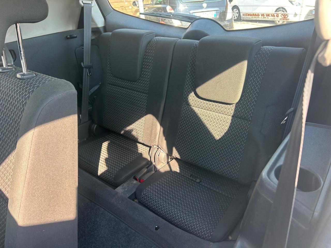 Toyota Corolla Verso 2.2 16V D-4D DPF Luna 7pti