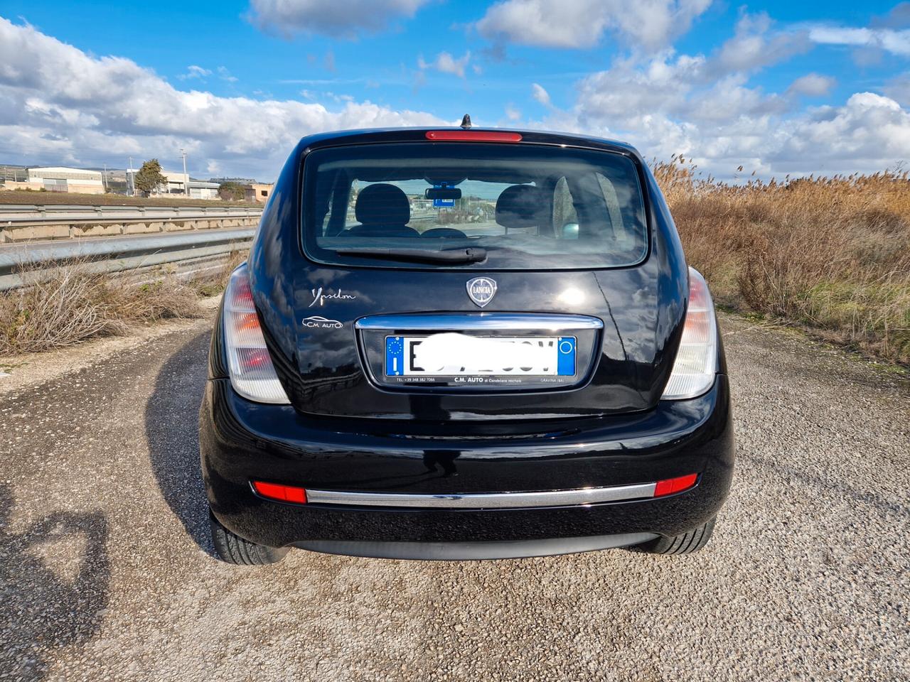 Lancia Ypsilon 1.3 MJT 75 CV Unyca