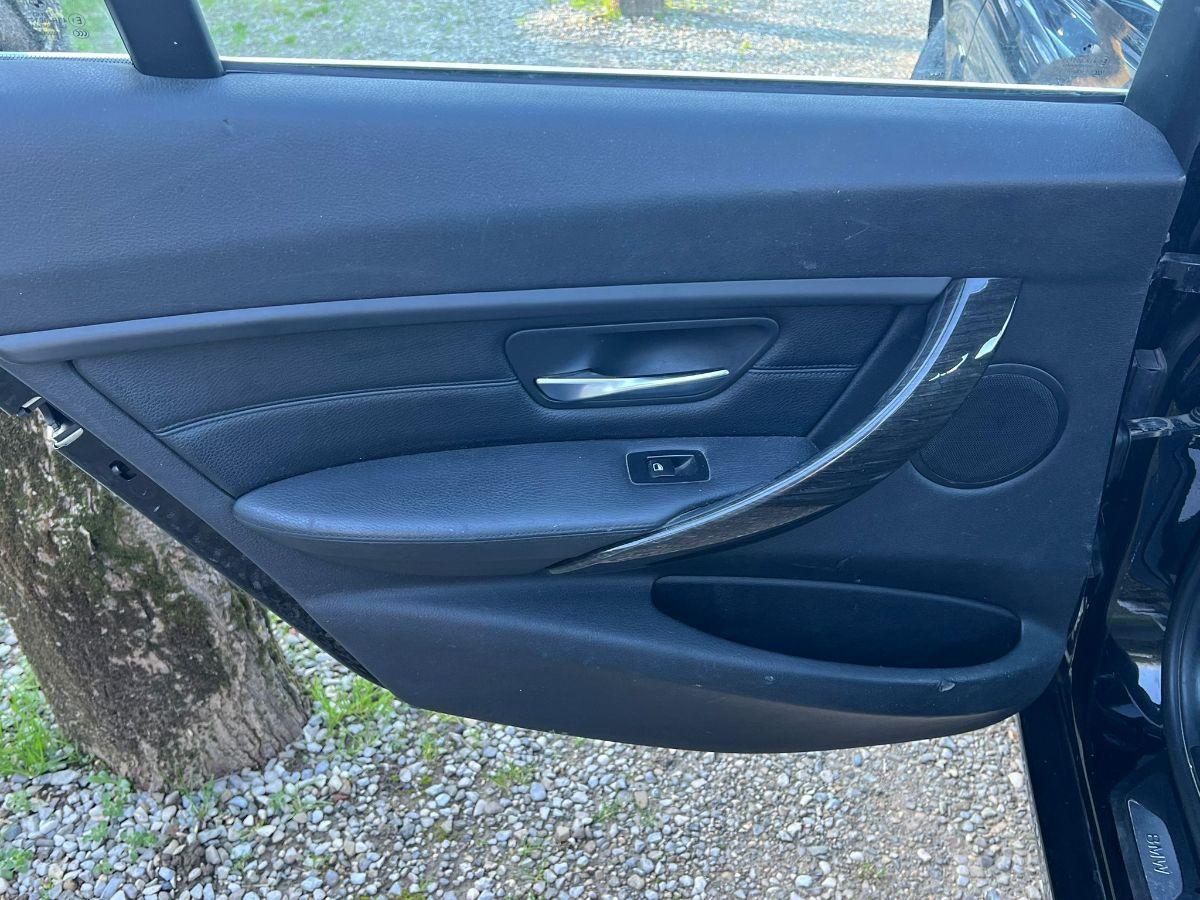 BMW - Serie 3 Touring - 318d Modern