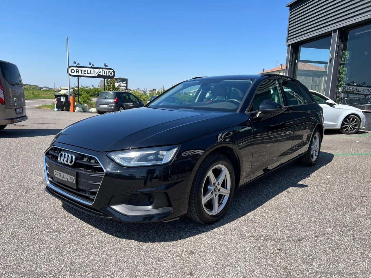 AUDI A4 Avant 35 TDI/163CV MHVE S tronic Business IVA DEDUCIBILE