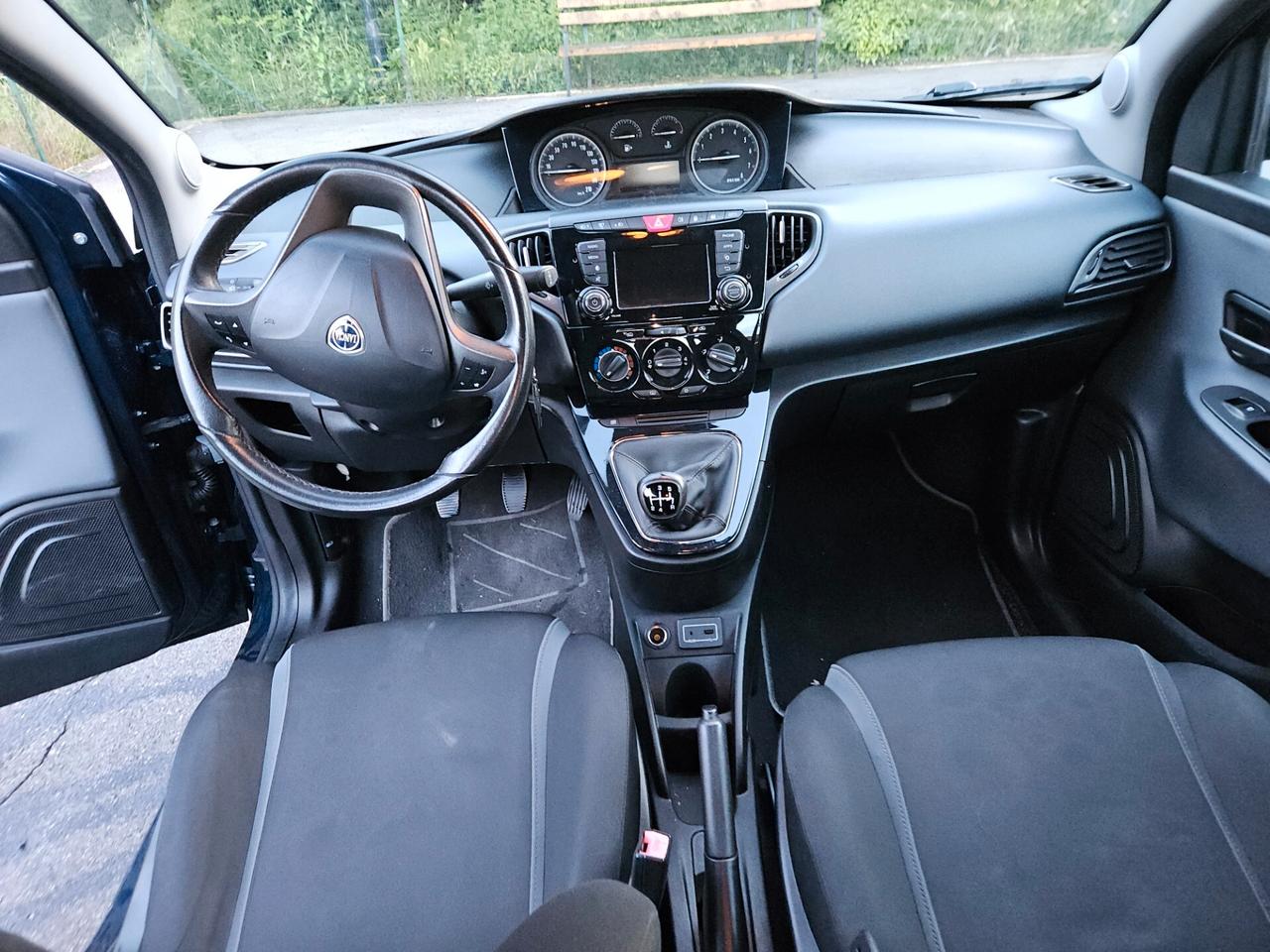 Lancia Ypsilon 0.9 TwinAir 85 CV 5 porte Metano Ecochic Platinum