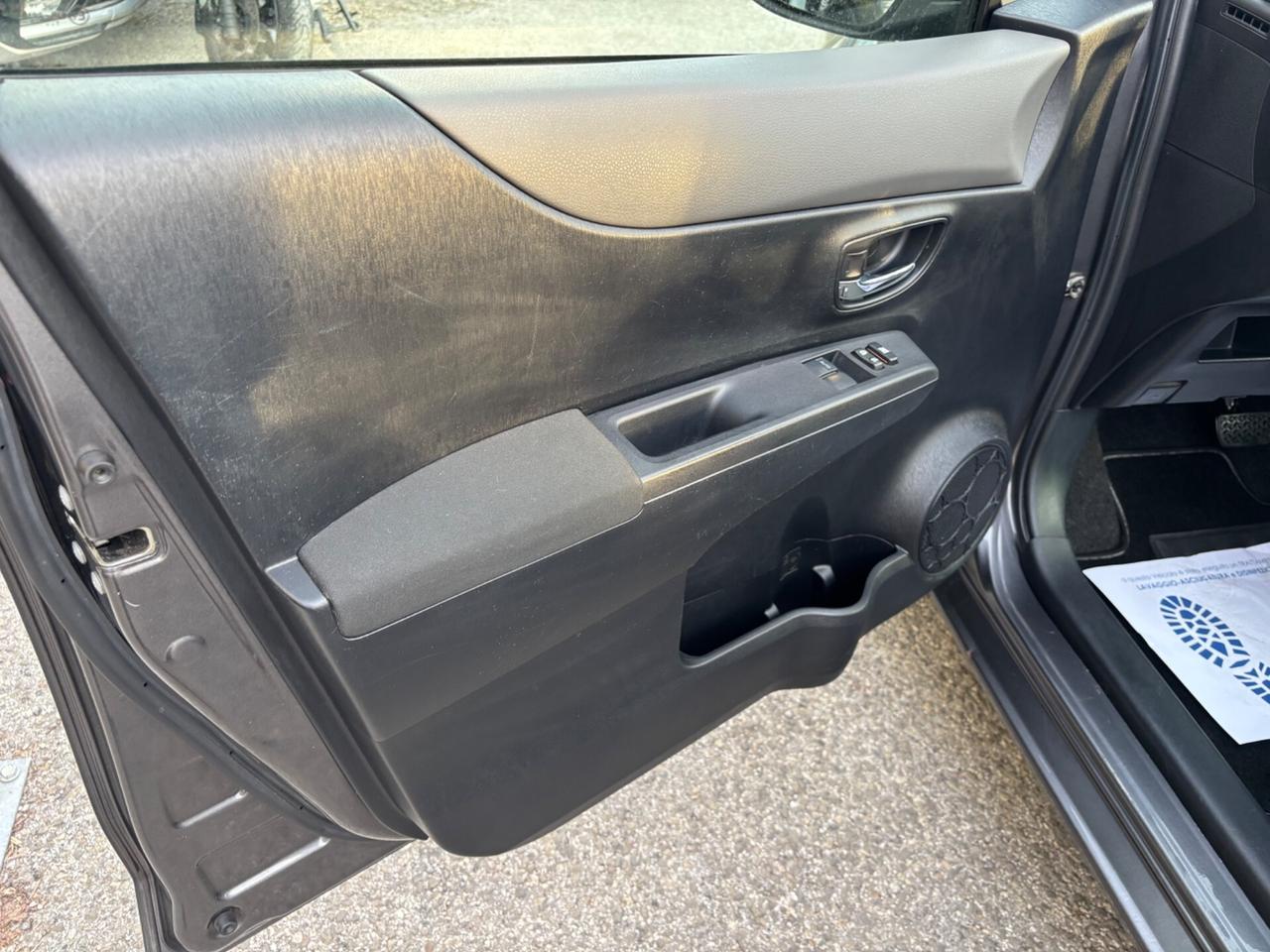 Toyota Yaris 1.3 5 porte Lounge AUTOMATICA