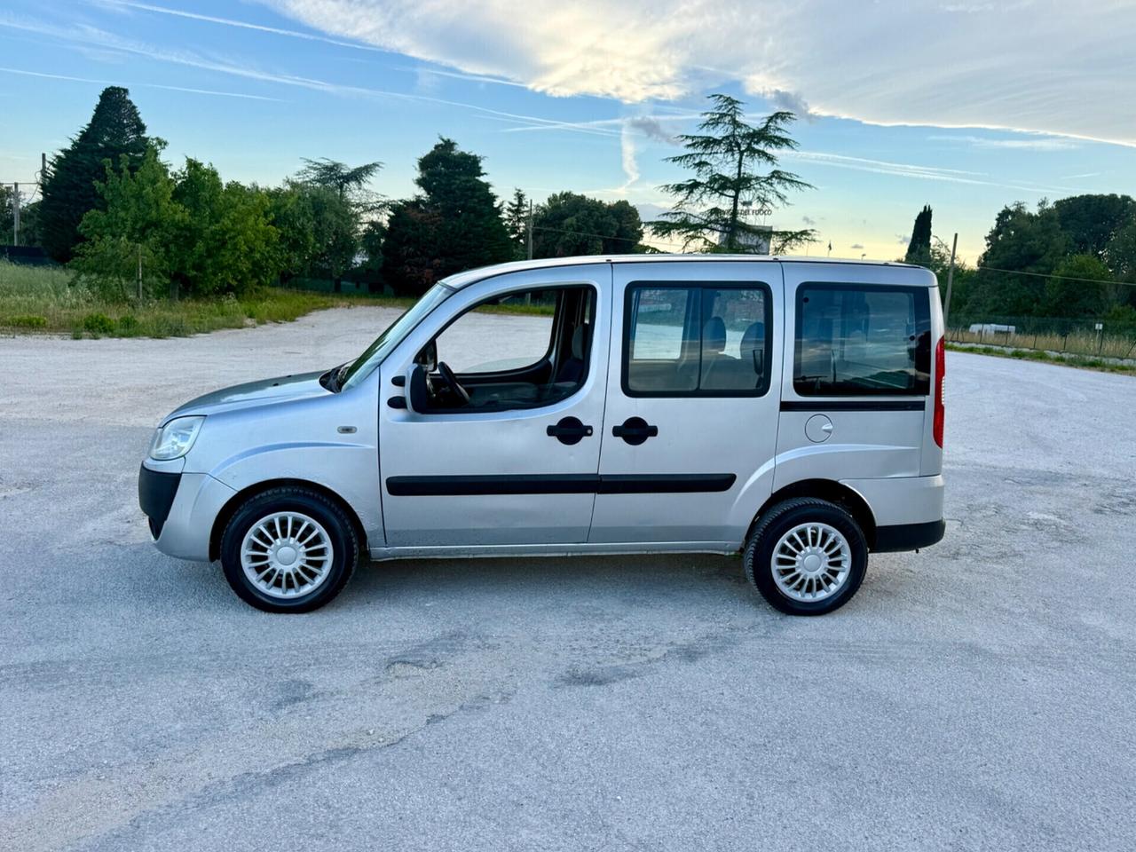 Fiat doblo 5 posti 1.9 JTD neopatentati
