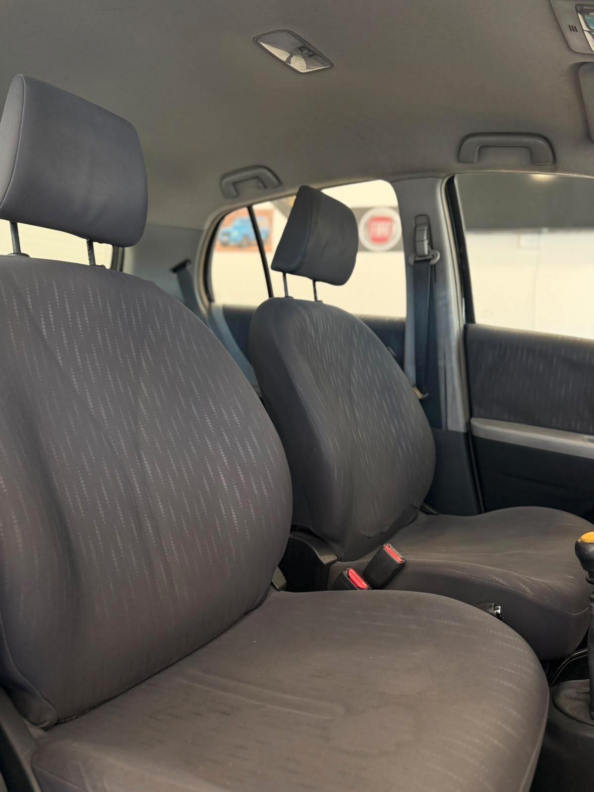 Toyota Yaris 1.3 5 porte benzina 2010