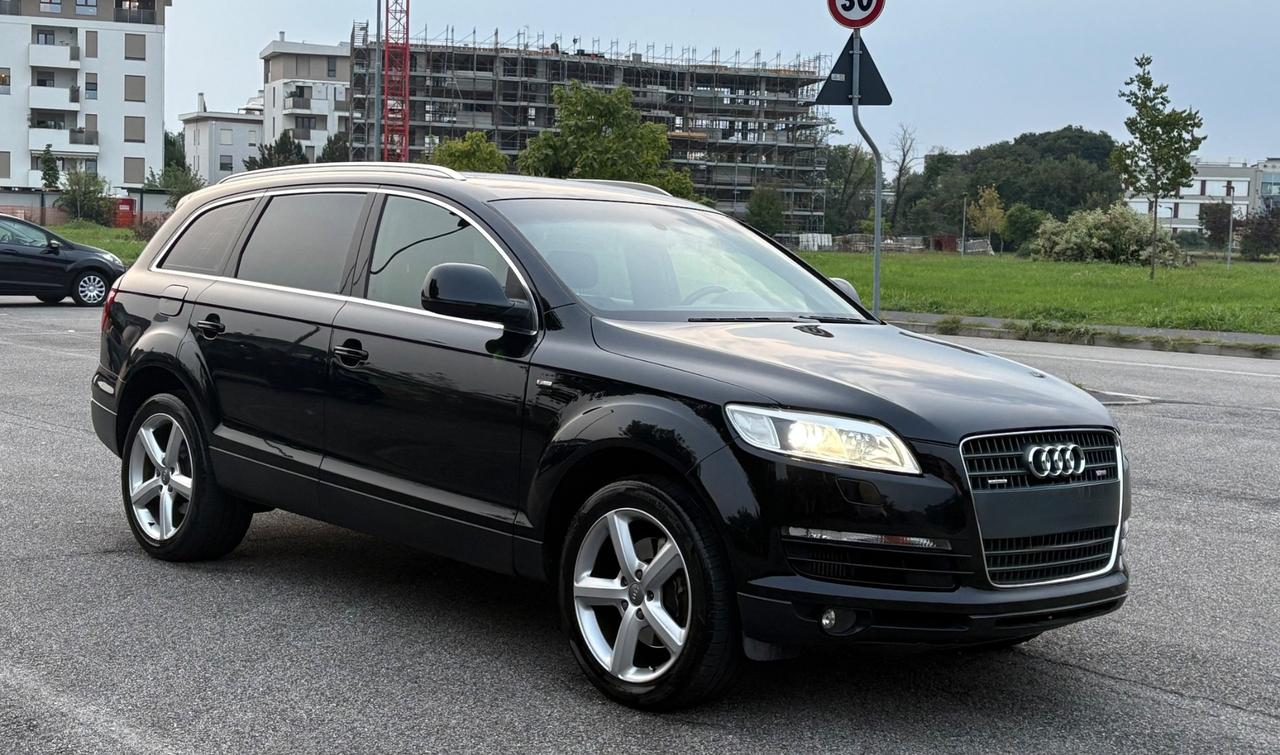 Audi Q7 3.0 TDI 233CV Sline 7Posti quattro