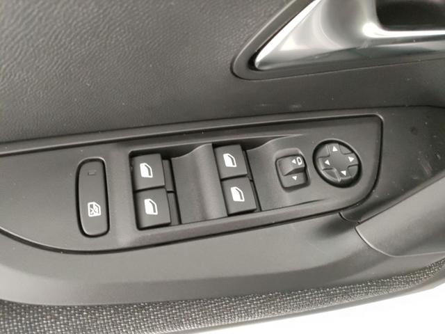 PEUGEOT 2008 Hybrid 145 e-DCS6 Style