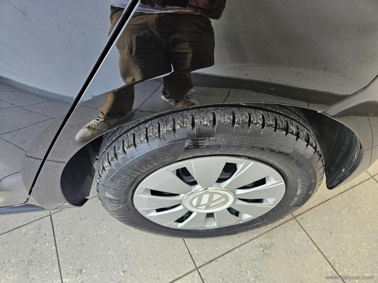 VOLKSWAGEN 1.0 5p. move up!