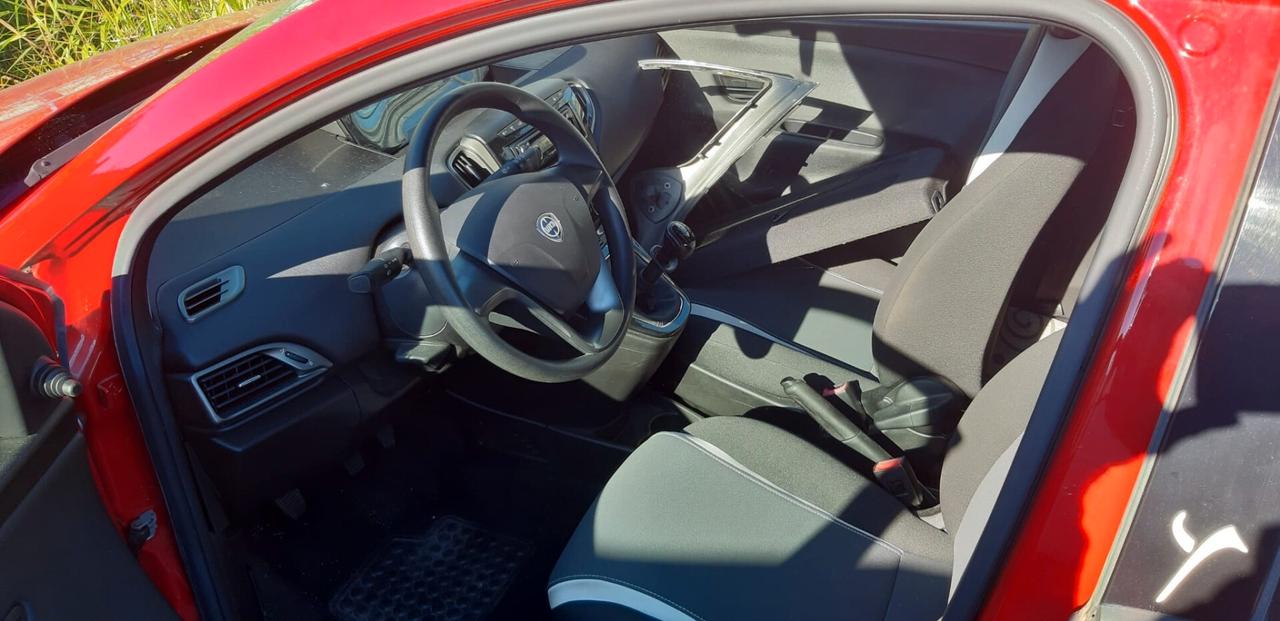 Lancia Ypsilon 1.2 69 CV 5 porte Elefantino