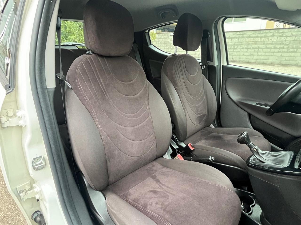 Lancia Ypsilon 1.3 mjt 95cv S&S Gold PDC/CLIMA. OK NEOPAT. PERF.