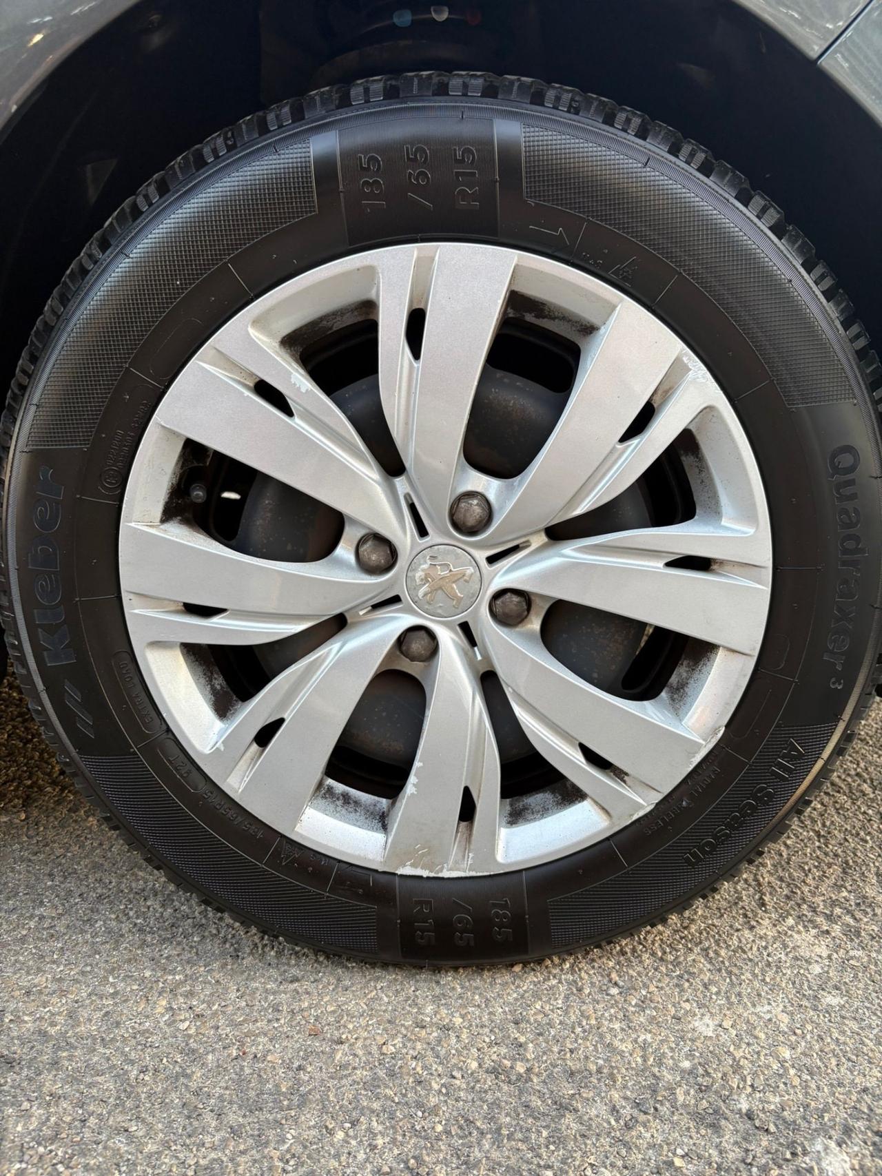 Peugeot 208 1200 Unipro 2015