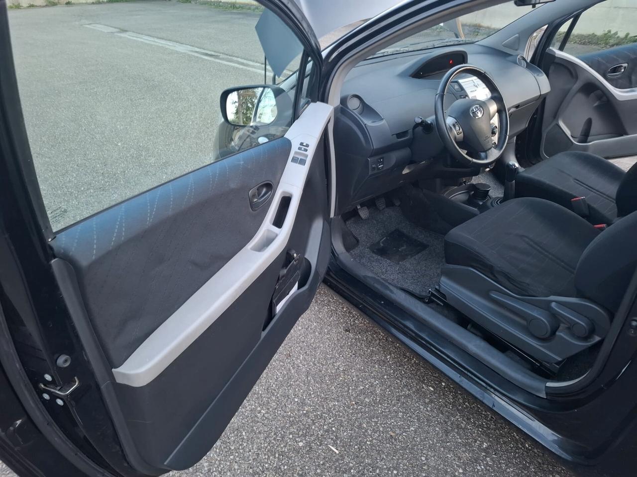 Toyota Yaris 1.0 3 porte SOLAMENTE 112.000 KM