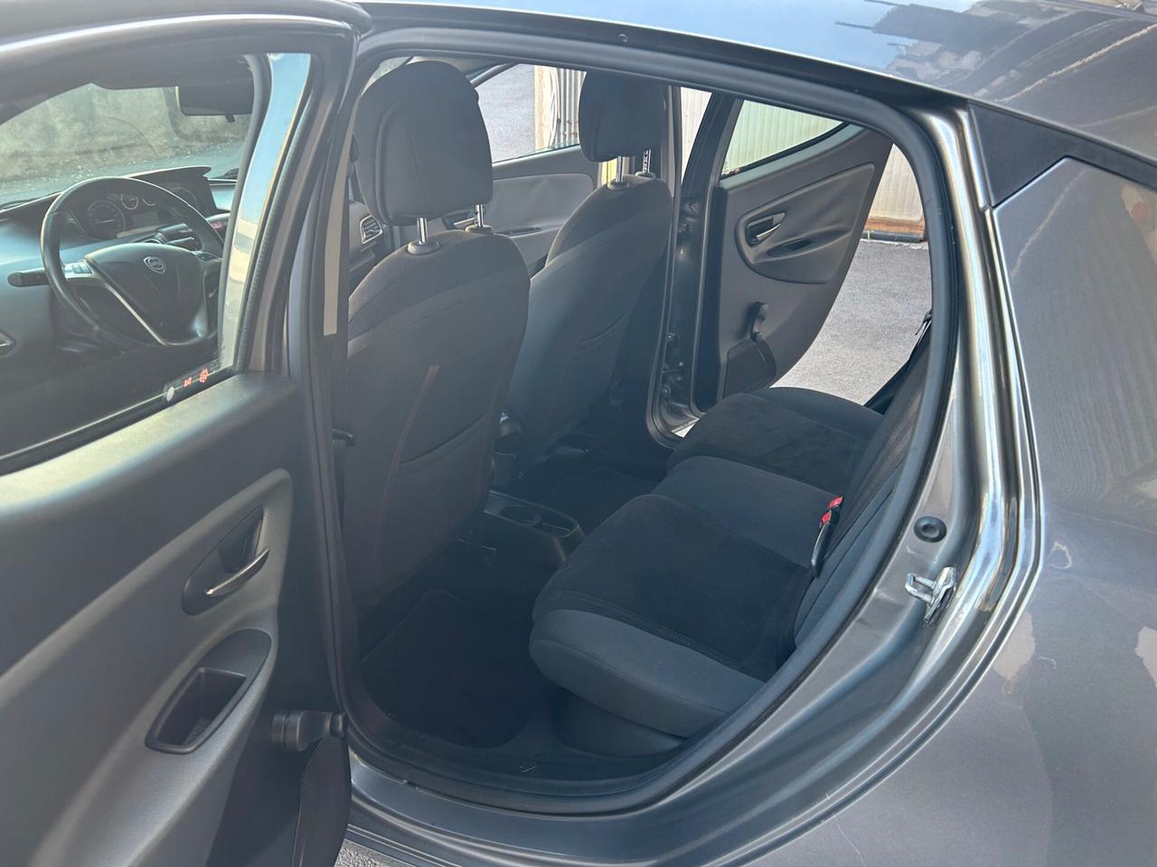 Lancia Ypsilon 0.9 TwinAir 85 CV 5 porte Metano Ecochic Gold