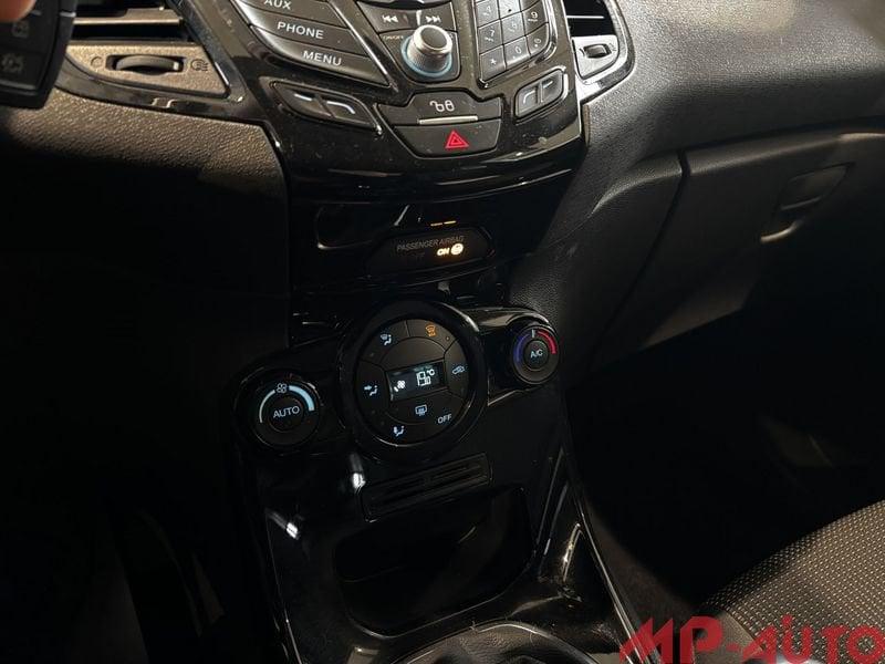 Ford Fiesta 1.2 Black & White Edition tua a 181,00 al mese