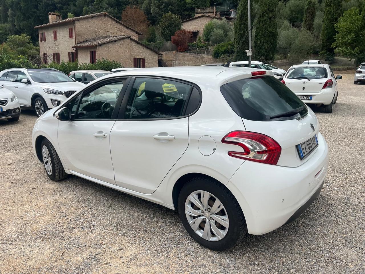 Peugeot 208 1.4 HDi 68 CV 5 porte Allure