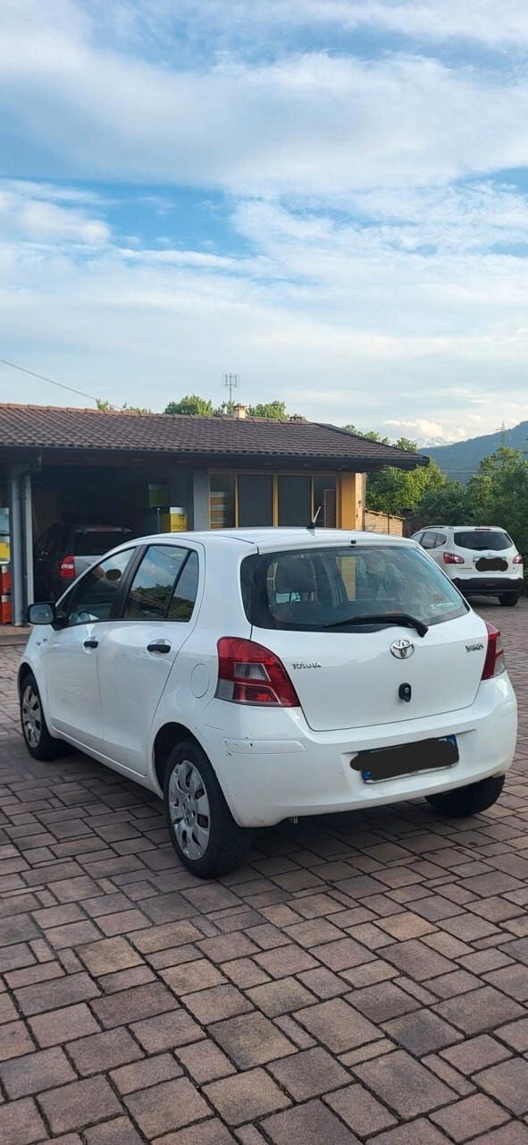 Toyota Yaris 1.0 5 porte