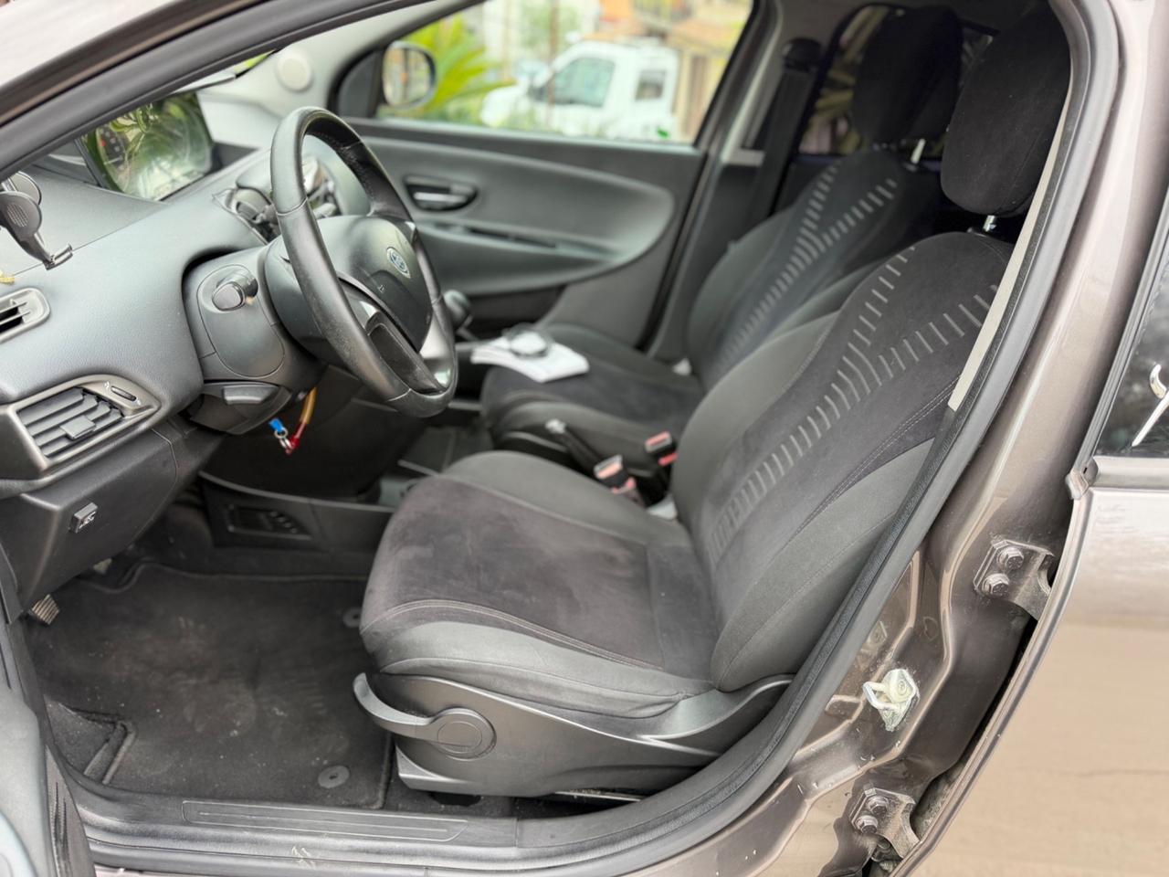 Lancia Ypsilon 1.2 69 CV 5 porte GPL Ecochic Gold