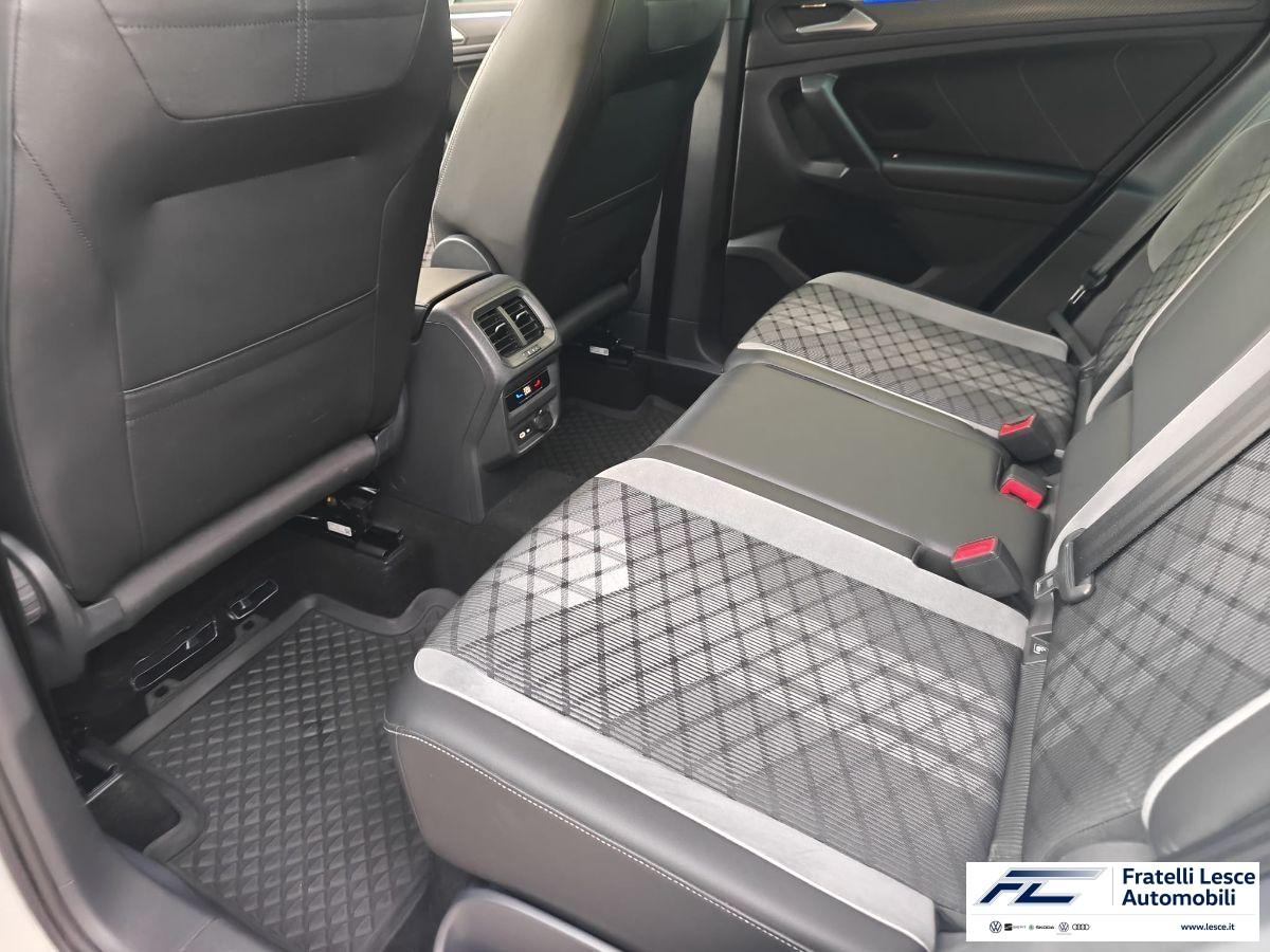 VOLKSWAGEN - Tiguan 2.0 tdi R-Line 4motion 200cv dsg (Esposizione Piano Lago)