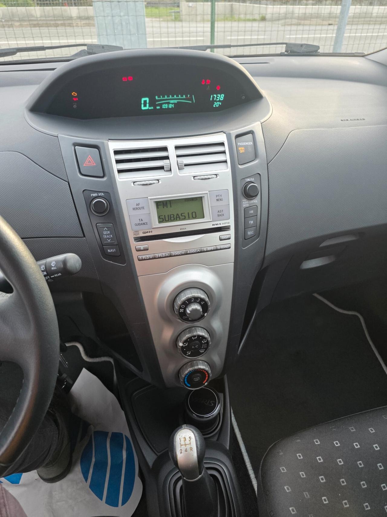 Toyota Yaris 1.0 5 porte