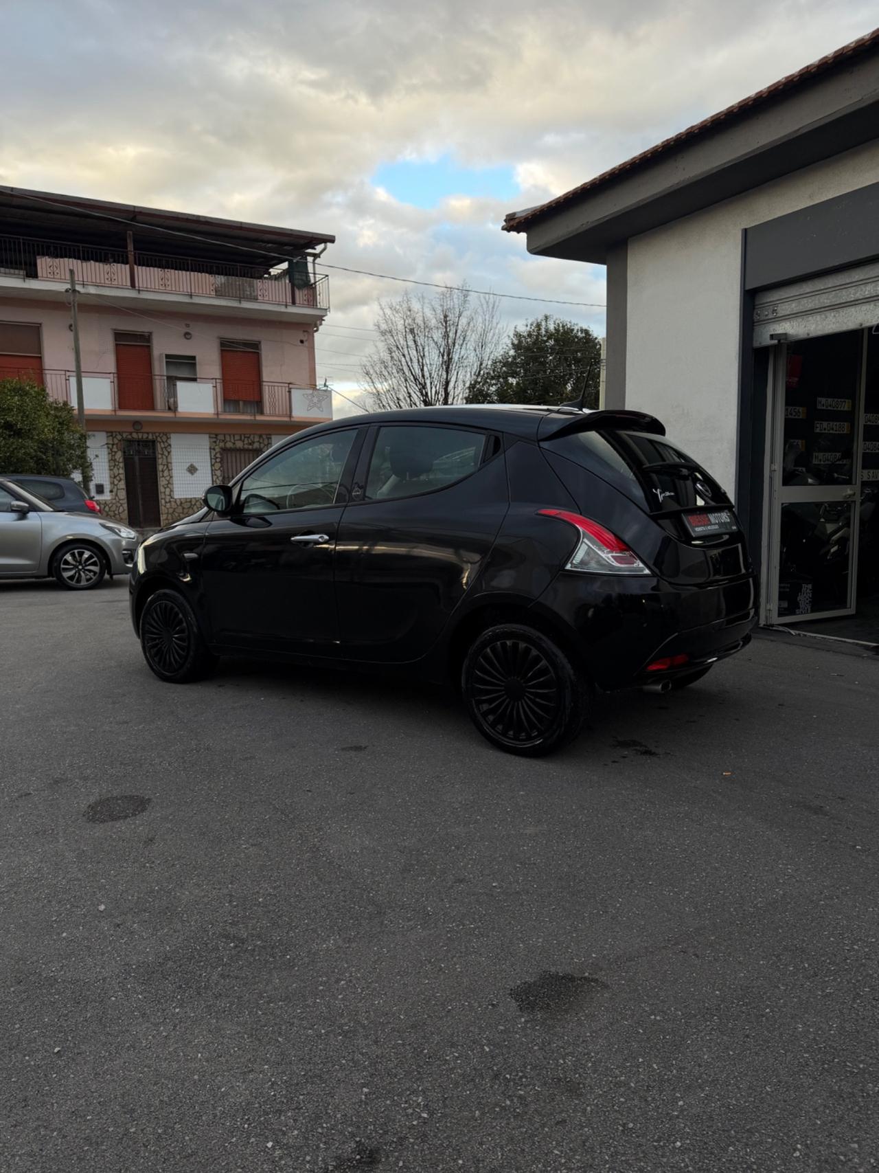 Lancia Ypsilon 1.0 FireFly 5 porte S&S Hybrid Ecochic Gold