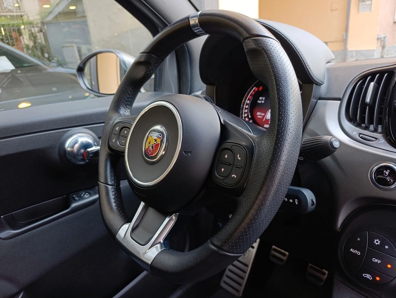 Abarth 595 1.4 t-jet 165cv km 26.940 nuova! Garanzia Abarth!