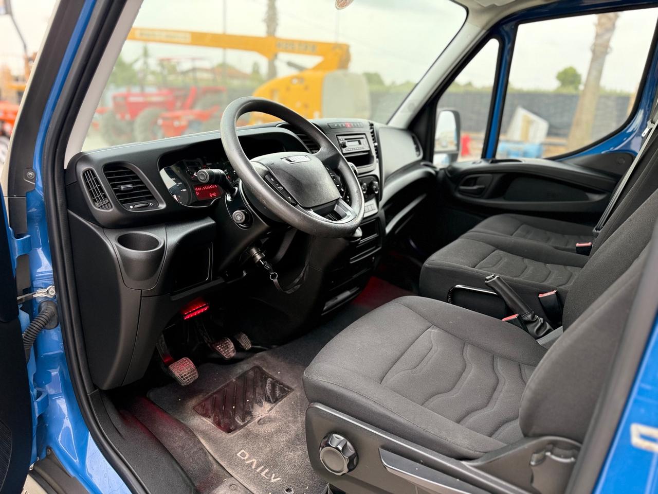 Trattore iveco Daily 35c13 turbo cassonato centinato pari al nuovo