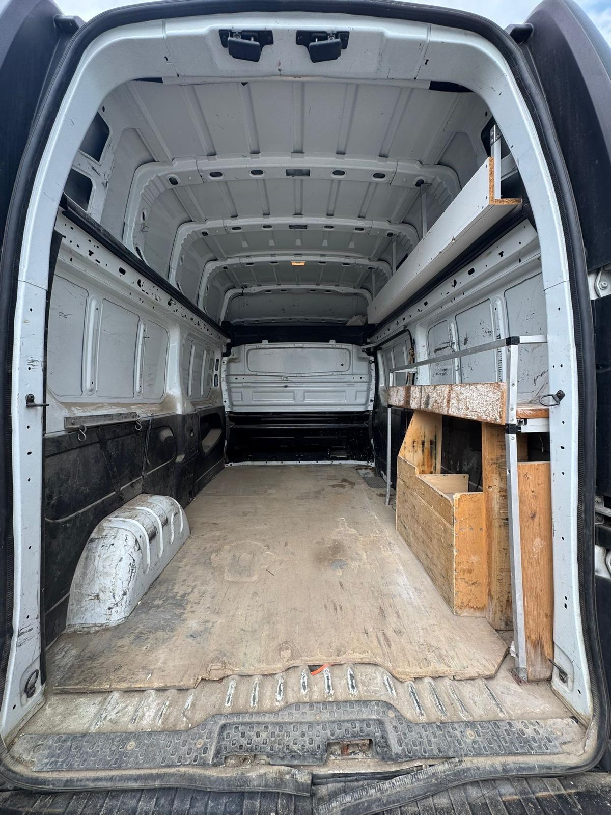 0374 FURGONE RENAULT TRAFIC TETTO ALTO 2017