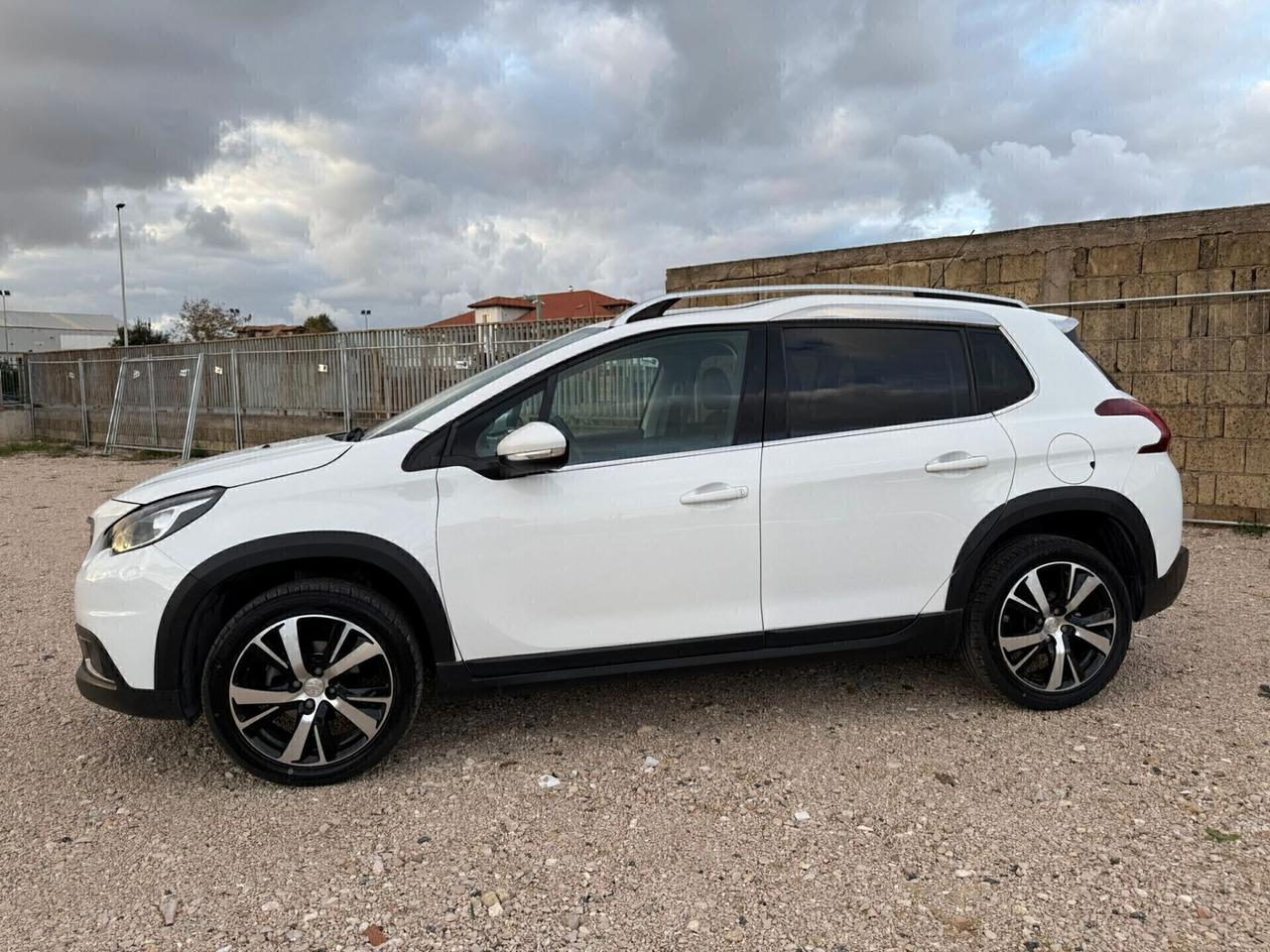 Peugeot 2008 BlueHDi 100 Black Matt