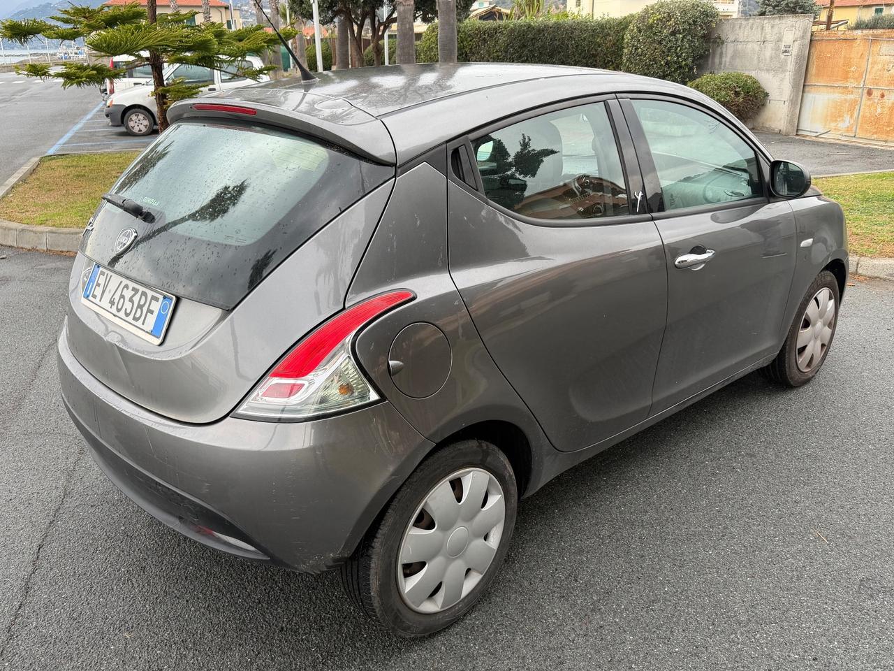 Lancia Ypsilon 1.2 69 CV 5 porte Silver