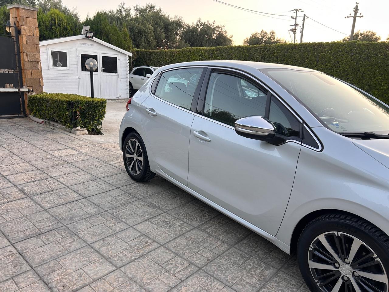 Peugeot 208 BlueHDi 75 5 porte Allure